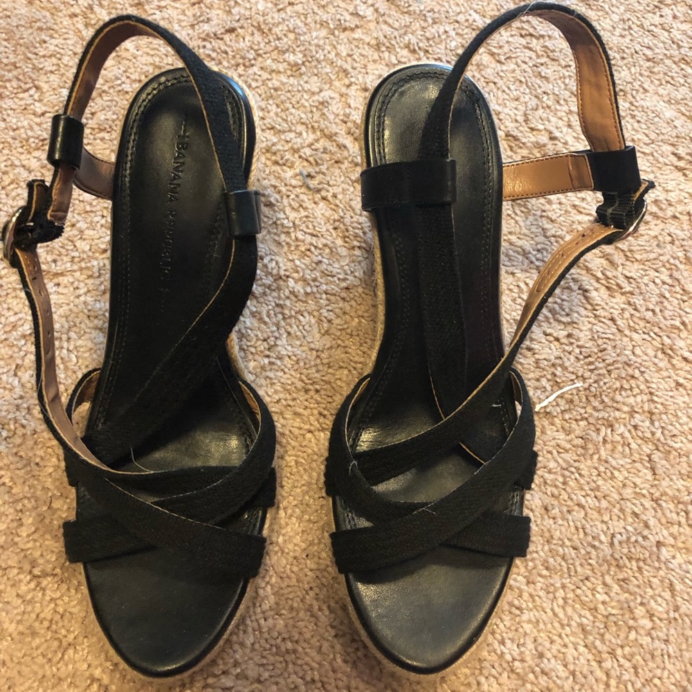 Black wedges